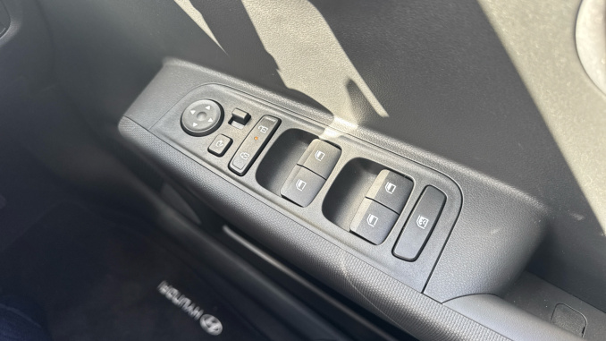 Hyundai INSTER 85kW 01 49kWh 5dr Auto Electric Hatchback - Image 28